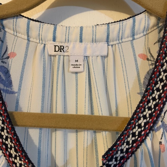 Nice blue striped and floral sleeveless top. Size M. - Picture 3 of 3